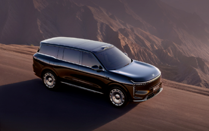 上汽集團(tuán)旗下高端品牌智己全新輔助駕駛系統(tǒng)發(fā)布，旗艦SUV LS9上市