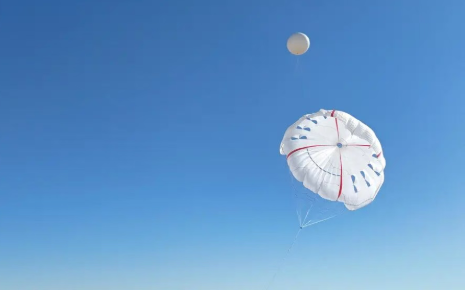 世界最大5000平方米高空風(fēng)力發(fā)電捕風(fēng)傘成功開(kāi)傘