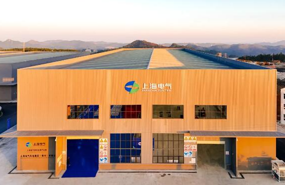 上海電氣貴州龍里產(chǎn)業(yè)園首臺(tái)機(jī)組成功下線