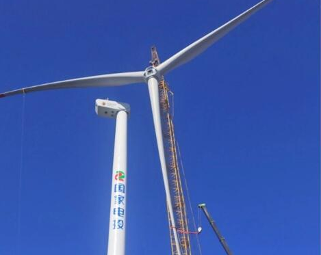 國家電投貴州畢節威寧象鼻嶺12MW工程項目完成首臺機組吊裝